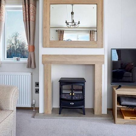 Captivating Bluebell Lodge 2-Bed Cotswolds Caravan Cirencester Esterno foto