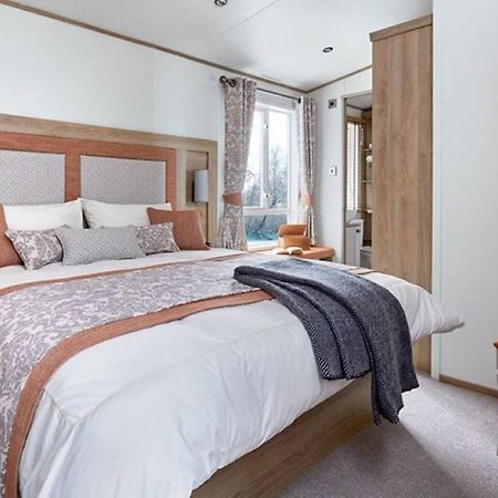 Captivating Bluebell Lodge 2-Bed Cotswolds Caravan Cirencester Esterno foto