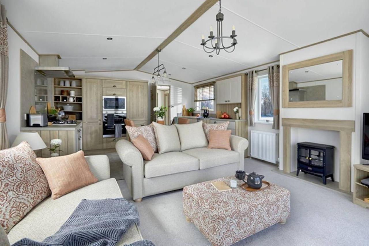 Captivating Bluebell Lodge 2-Bed Cotswolds Caravan Cirencester Esterno foto
