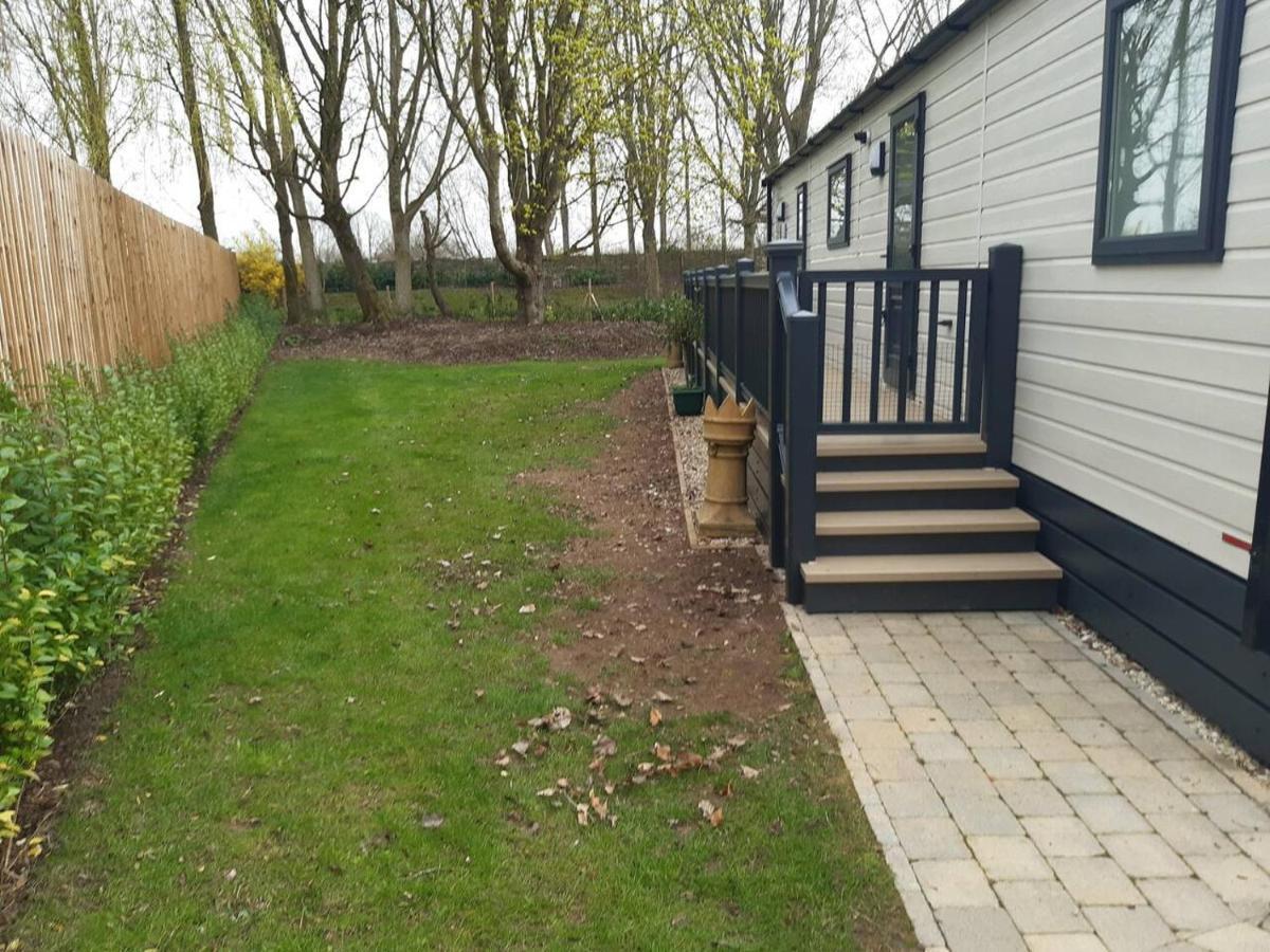 Captivating Bluebell Lodge 2-Bed Cotswolds Caravan Cirencester Esterno foto